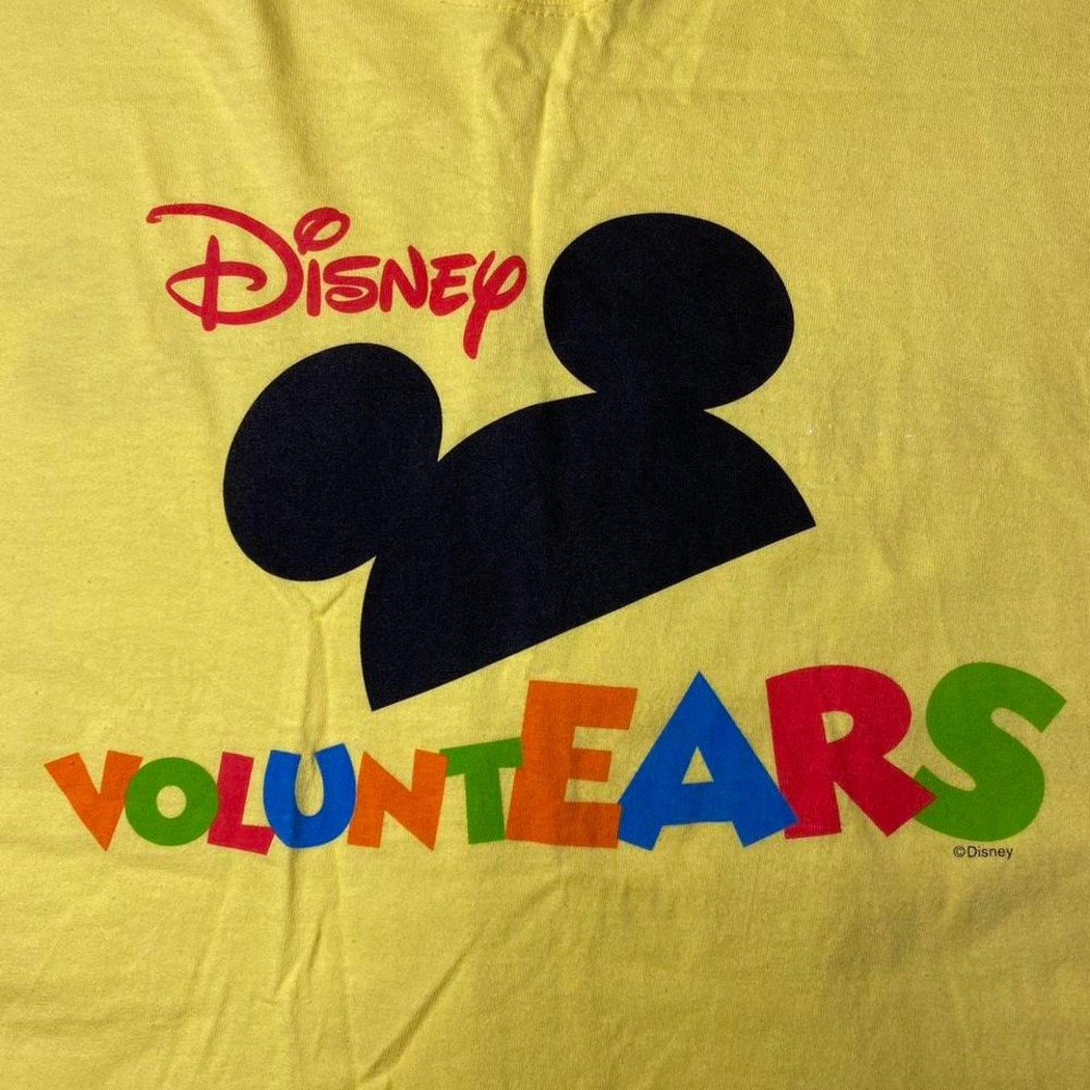 Vintage 90s DISNEY voluntEARS shirt‎